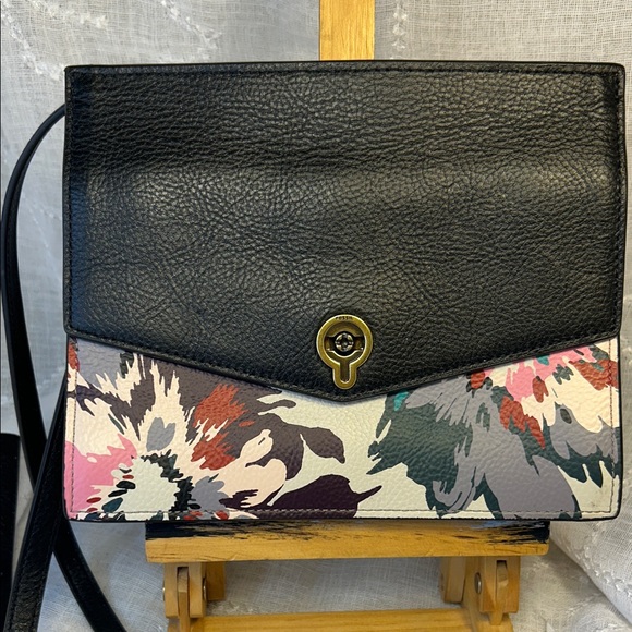 Fossil Handbags - NWOT Fossil leather floral pattern never used purse bag